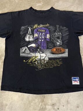 Nutmeg Vintage Y2K 90s Minnesota Vikings NFL Graphic Tshirt Men’s XL Made in USA